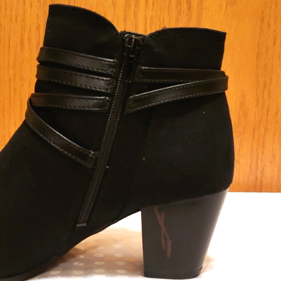 SOLD NWT LIFE STRIDE VELOCITY 2.0 JEZEBEL Straps Booties in Size 9.5 M - Picture 10 of 10